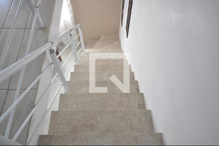 Casa de condomínio à venda com 45m², 2 quartos e 2 vagasEscada