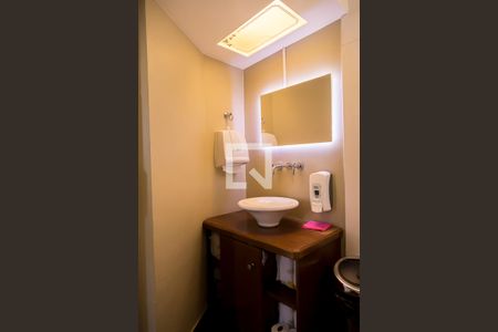 Apartamento à venda com 70m², 2 quartos e 1 vaga Apartamento à venda com 70m², 2 quartos e 1 vagaBanheiro Social