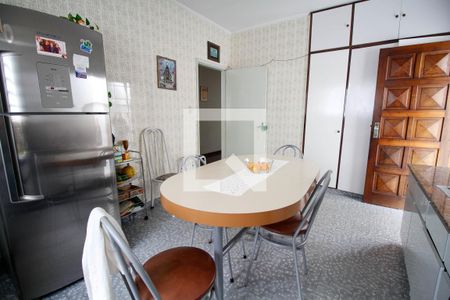 Casa à venda com 250m², 3 quartos e 4 vagas Casa à venda com 250m², 3 quartos e 4 vagasCozinha