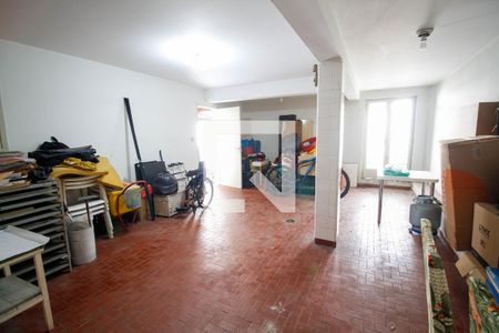 Casa à venda com 250m², 3 quartos e 4 vagas Casa à venda com 250m², 3 quartos e 4 vagasPorão