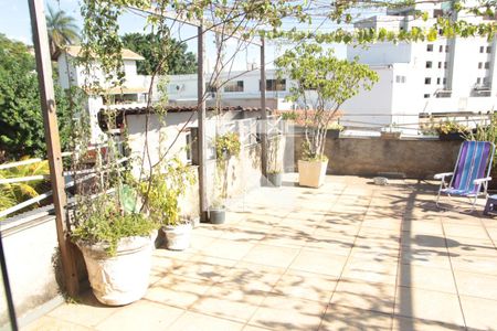 Casa à venda com 290m², 3 quartos e 2 vagasTerraço