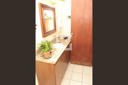 Casa à venda com 290m², 3 quartos e 2 vagasLavabo