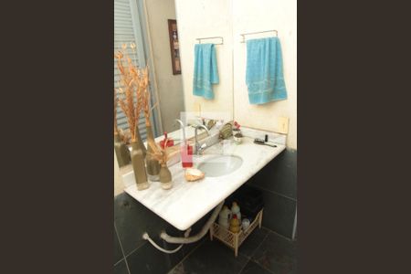 Casa à venda com 290m², 3 quartos e 2 vagasBanheiro de Serviço