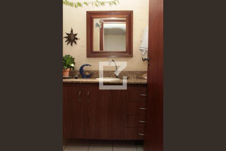 Casa à venda com 290m², 3 quartos e 2 vagasLavabo