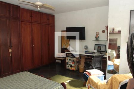 Casa à venda com 290m², 3 quartos e 2 vagasSuíte 2