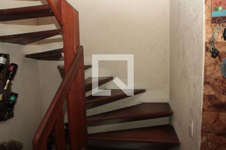 Casa à venda com 290m², 3 quartos e 2 vagasEscada