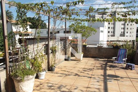 Casa à venda com 290m², 3 quartos e 2 vagasTerraço
