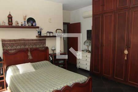 Casa à venda com 290m², 3 quartos e 2 vagasSuíte 2