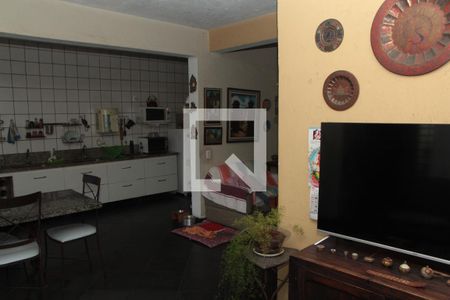 Casa à venda com 290m², 3 quartos e 2 vagasSala