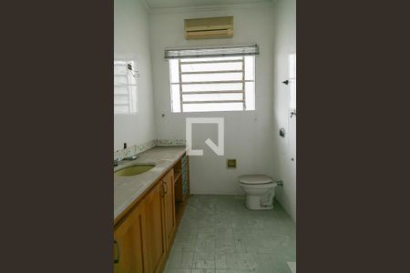Casa para alugar com 250m², 3 quartos e 5 vagas Casa para alugar com 250m², 3 quartos e 5 vagasBanheiro do Quarto 1