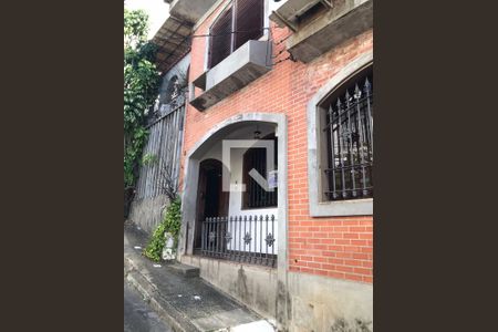 Casa à venda com 400m², 4 quartos e 1 vaga Casa à venda com 400m², 4 quartos e 1 vagaFachada