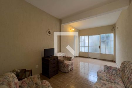 Casa à venda com 300m², 3 quartos e 2 vagas Casa à venda com 300m², 3 quartos e 2 vagasVaranda