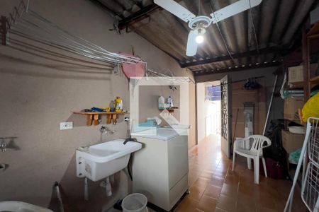 Casa à venda com 300m², 3 quartos e 2 vagas Casa à venda com 300m², 3 quartos e 2 vagasÁrea de serviço