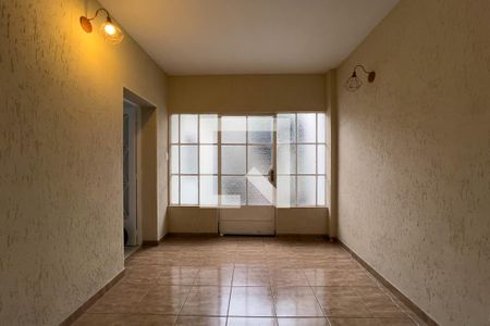 Casa à venda com 300m², 3 quartos e 2 vagas Casa à venda com 300m², 3 quartos e 2 vagasVaranda