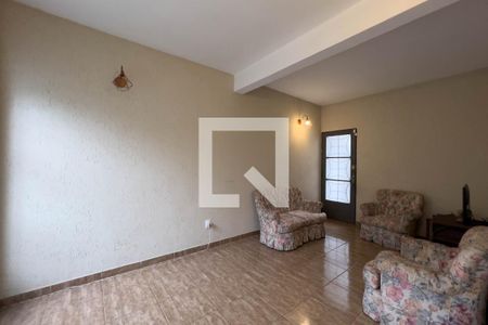 Casa à venda com 300m², 3 quartos e 2 vagas Casa à venda com 300m², 3 quartos e 2 vagasVaranda