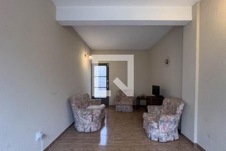 Casa à venda com 300m², 3 quartos e 2 vagas Casa à venda com 300m², 3 quartos e 2 vagasVaranda