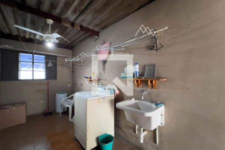 Casa à venda com 300m², 3 quartos e 2 vagas Casa à venda com 300m², 3 quartos e 2 vagasÁrea de serviço