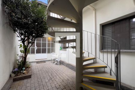 Casa à venda com 300m², 3 quartos e 2 vagas Casa à venda com 300m², 3 quartos e 2 vagasQuintal