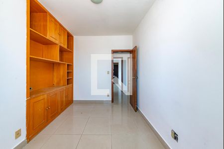 Apartamento à venda com 145m², 4 quartos e 3 vagasQuarto 2