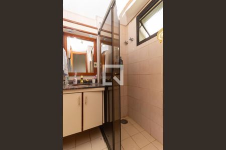 Apartamento para alugar com 180m², 4 quartos e 3 vagas Apartamento para alugar com 180m², 4 quartos e 3 vagasBanheiro da Suíte 1