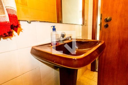 Casa à venda com 200m², 4 quartos e 4 vagas Casa à venda com 200m², 4 quartos e 4 vagasLavabo