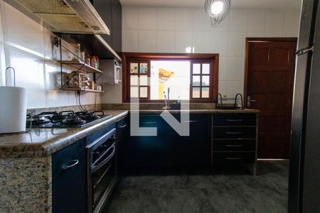 Casa à venda com 168m², 5 quartos e 2 vagas Casa à venda com 168m², 5 quartos e 2 vagasCozinha