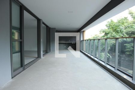 Apartamento à venda com 277m², 4 quartos e 4 vagasVaranda