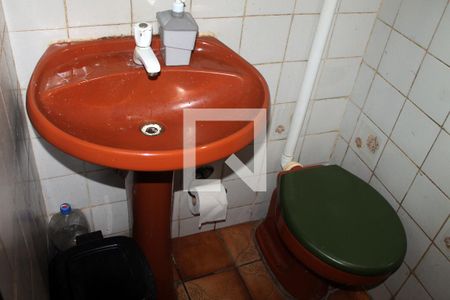 Casa à venda com 90m², 4 quartos e 1 vaga Casa à venda com 90m², 4 quartos e 1 vagaBanheiro