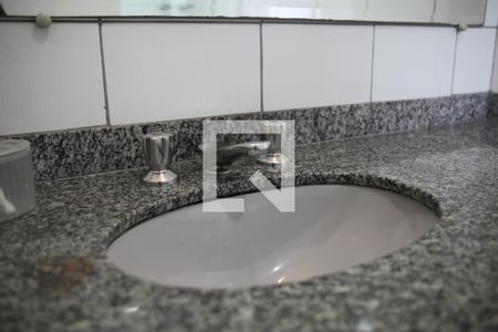 Apartamento à venda com 194m², 5 quartos e 3 vagasDetalhe do Banheiro da Suite