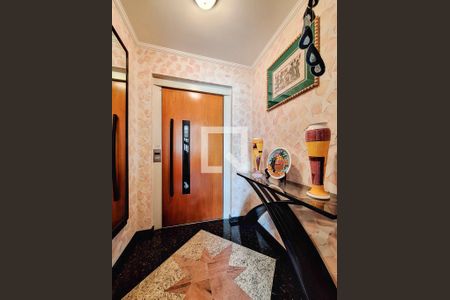 Apartamento à venda com 140m², 3 quartos e 3 vagas Apartamento à venda com 140m², 3 quartos e 3 vagasHall entrada andar