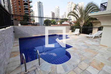 Apartamento à venda com 140m², 3 quartos e 3 vagas Apartamento à venda com 140m², 3 quartos e 3 vagasÁrea comum - Piscina
