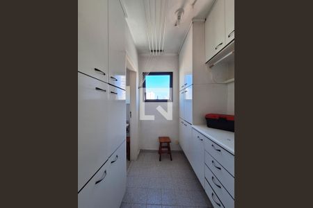 Apartamento à venda com 140m², 3 quartos e 3 vagas Apartamento à venda com 140m², 3 quartos e 3 vagasQuarto de Serviço