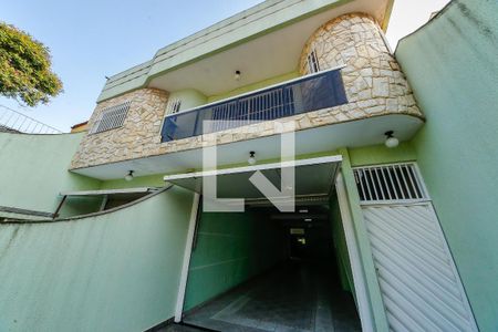 Casa à venda com 400m², 3 quartos e 8 vagas Casa à venda com 400m², 3 quartos e 8 vagasFachada