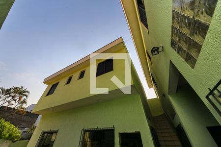 Casa à venda com 400m², 3 quartos e 8 vagas Casa à venda com 400m², 3 quartos e 8 vagasÁrea externa / Casas (Fechadas)