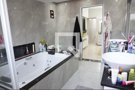 Casa à venda com 270m², 3 quartos e 3 vagasBanheiro da Suíte 1