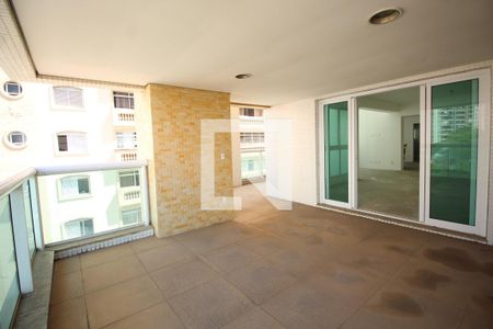 Apartamento à venda com 224m², 4 quartos e 4 vagas Apartamento à venda com 224m², 4 quartos e 4 vagasVaranda gourmet