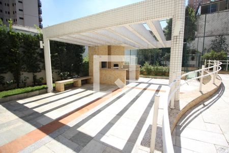 Apartamento à venda com 224m², 4 quartos e 4 vagas Apartamento à venda com 224m², 4 quartos e 4 vagasÁrea comum - Churrasqueira 2