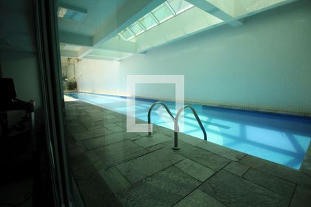 Apartamento à venda com 224m², 4 quartos e 4 vagas Apartamento à venda com 224m², 4 quartos e 4 vagasÁrea comum - Piscina
