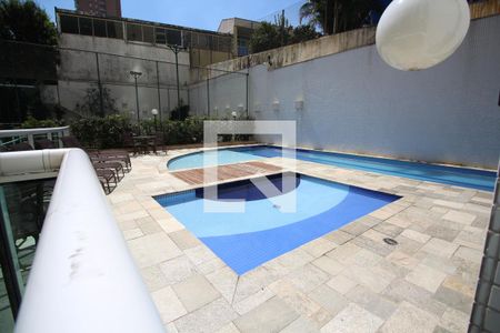 Apartamento à venda com 224m², 4 quartos e 4 vagas Apartamento à venda com 224m², 4 quartos e 4 vagasÁrea comum - Piscina