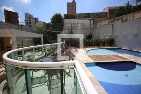 Apartamento à venda com 224m², 4 quartos e 4 vagas Apartamento à venda com 224m², 4 quartos e 4 vagasÁrea comum - Piscina