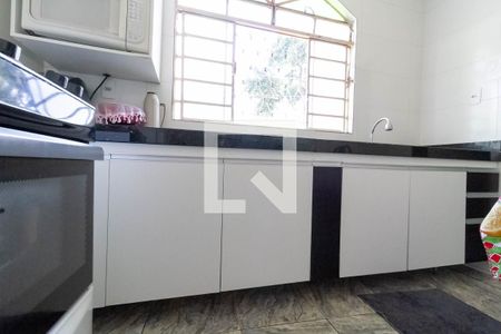 Casa à venda com 244m², 3 quartos e 2 vagas Casa à venda com 244m², 3 quartos e 2 vagasCasa 1 - Cozinha