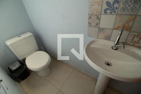 Casa de condomínio à venda com 172m², 3 quartos e 2 vagas Casa de condomínio à venda com 172m², 3 quartos e 2 vagasBanheiro