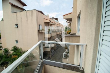 Casa de condomínio à venda com 172m², 3 quartos e 2 vagas Casa de condomínio à venda com 172m², 3 quartos e 2 vagasSacada