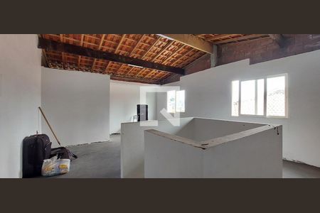 Casa à venda com 370m², 3 quartos e 3 vagas Casa à venda com 370m², 3 quartos e 3 vagasSótão