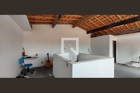 Casa à venda com 370m², 3 quartos e 3 vagas Casa à venda com 370m², 3 quartos e 3 vagasSótão