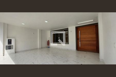 Casa à venda com 370m², 3 quartos e 3 vagas Casa à venda com 370m², 3 quartos e 3 vagasGaragem