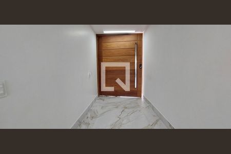 Casa à venda com 370m², 3 quartos e 3 vagas Casa à venda com 370m², 3 quartos e 3 vagasHall de entrada