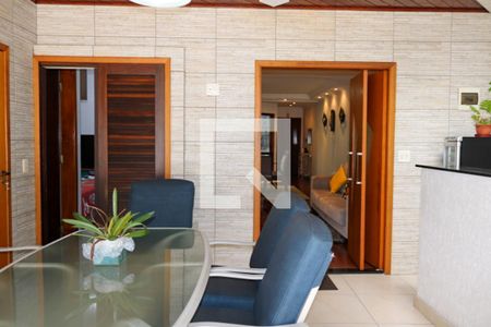 Apartamento à venda com 168m², 3 quartos e 2 vagas Apartamento à venda com 168m², 3 quartos e 2 vagasVaranda Gourmet