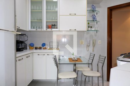 Apartamento à venda com 168m², 3 quartos e 2 vagas Apartamento à venda com 168m², 3 quartos e 2 vagasCozinha