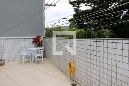 Apartamento à venda com 168m², 3 quartos e 2 vagas Apartamento à venda com 168m², 3 quartos e 2 vagasTerraço